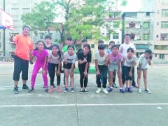 年届五旬的体育老师一年支教25所乡村小学