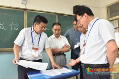 陇南师范高等专科学校校长刘先春深入考场巡视期末考试工作