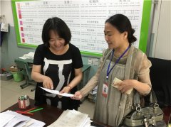 青羊区责任督学杨俐走进实验小学青华分校督导期末暑期常规工作