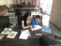 暖心!武科大学生党员志愿辅导患病儿童