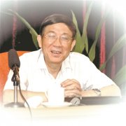人工智能教育怎样融入中学课堂——访《人工智能基础（高中版）》主编、华东