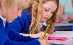 英国出生率居高不下 十年内中学生或增五十万