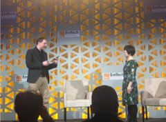 百度翻译闪耀MIT年度科技大会 吴华现场展示翻译机