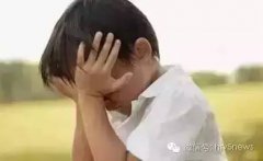 泪奔！“没妈的孩子像棵草”，妈妈突然去世，11岁儿子的作文看哭老师……