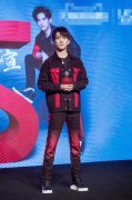 易烊千玺自曝对发型要求高 称大学生活比想象轻松
