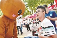 脑瘫男生自立读大学 学校为他特设单人宿舍