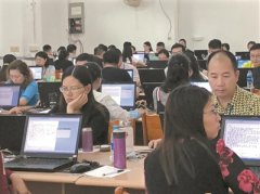 广东高考语文英语作文评卷实施“双评”，误差超6分要三评