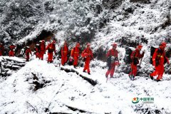 武警森林部队官兵竟喜欢雨天 原因让人泪目