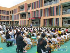 景德镇市交警三大队走进教育局直属幼儿园 带着萌娃学安全（图）