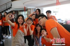 迎新、交流、度中秋 近百名京港青年北京开启大学生活