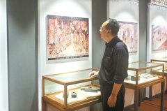 七旬铭叔啃古籍译古文研究古村历史 是桃村百科全书