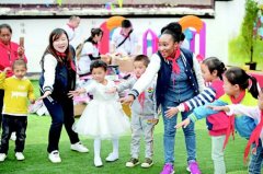 英国外教成为乡村小学“兼职教师”