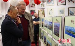中国图书展销会＂清新福建＂图片展在莫斯科举行