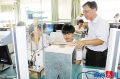 大神！厦门一教师从语文老师跨界物理再到辅导科技比赛 进阶为“金牌教练”