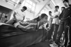 收下我的膝盖！大学副教授、教育学博士，这些亚运赢家竟都是学霸！