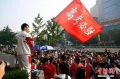 北京超5.9万人参加高考 严格防范无线电作弊