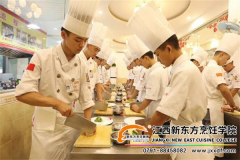 江西新东方：男生女生学什么技术比较好？