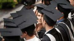 英国政府拟降低大学学费 抓紧时间“揽才”
