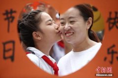 华媒：教师地位引发各国思考 中国教师最受尊重