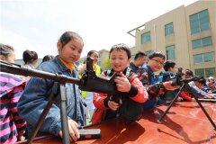 <b>第四个全民国家安全教育日来临之际 武警官兵邀请百名小学生进军营开展国家</b>