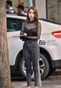 <b>一眼注意到的，是美女的黑纱衣！</b>