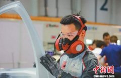 0.01毫米的追求：95后小伙将“喷漆”做成世界冠军