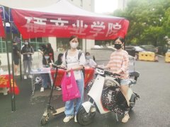 每天晚上听着知识点音频入睡 姐姐考研成了双胞胎妹妹的学妹