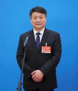 励志校长唐江澎 男儿到此是豪雄