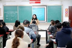 李公朴小学组织召开六年级学生家长会