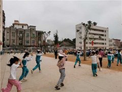 城月镇中心小学开展地震应急疏散演练