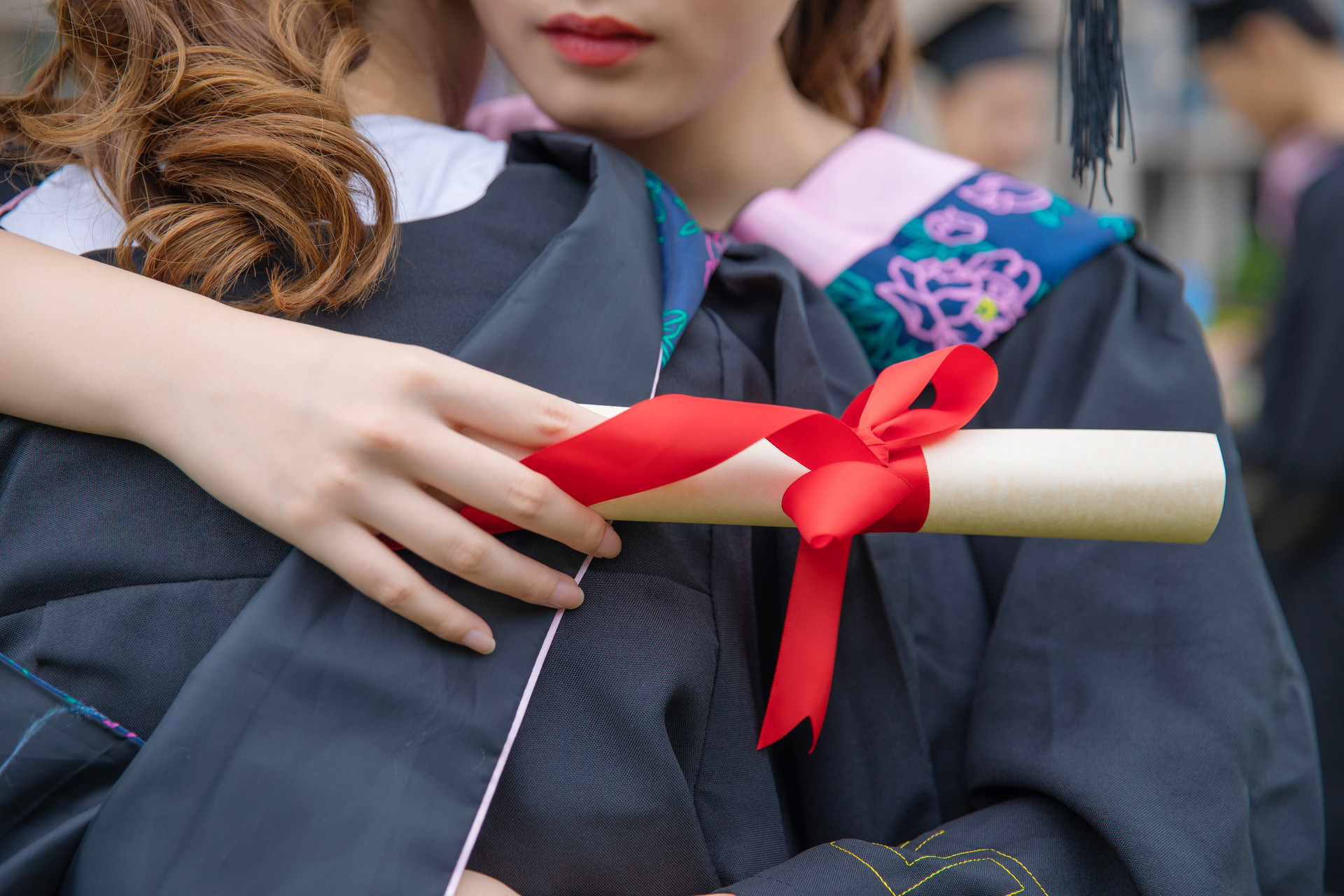 高考200-300分能上的大学有哪些？