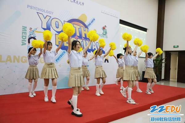 图片3：啦啦操《forever young》