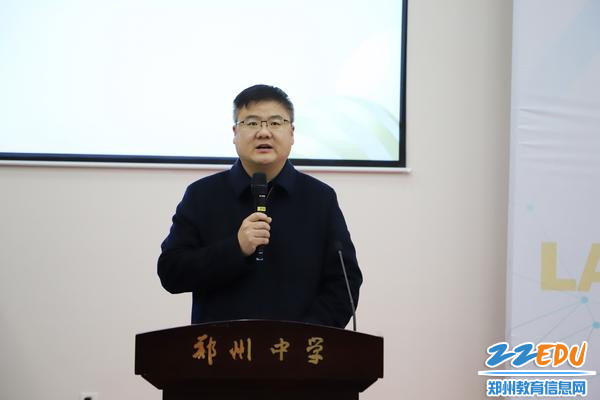 图片2：郑州中学党委委员、副校长田玉宝致开幕辞