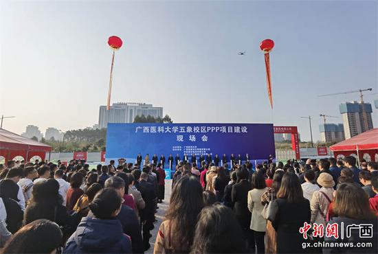 图为开工现场。杨陈 摄