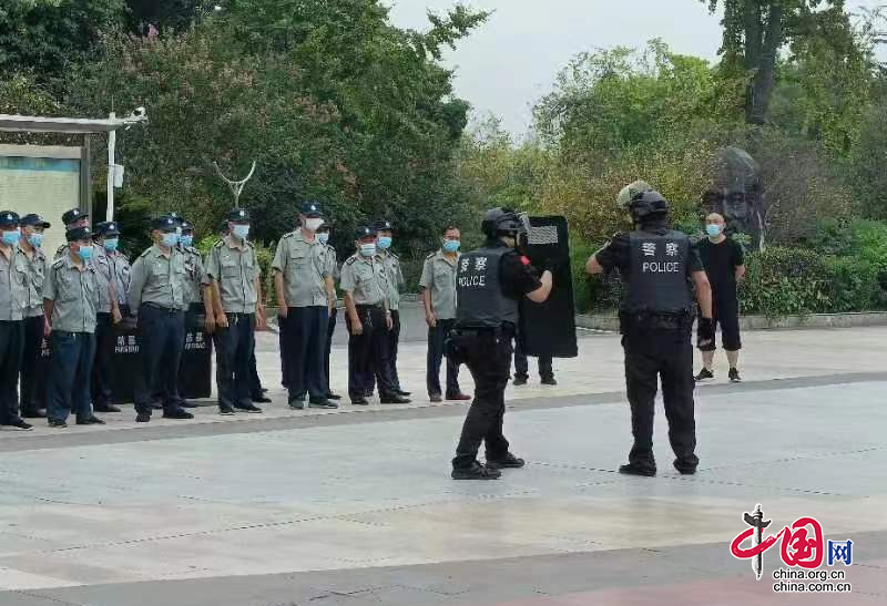 强化实战演练、筑牢校园安全防线——西充县公安局与西充中学开展联合演练