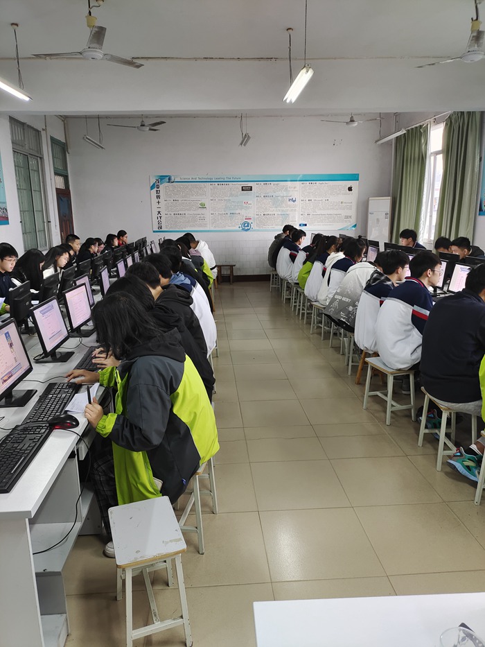 抓时效 重落实 --2023年武胜中学高考报名工作
