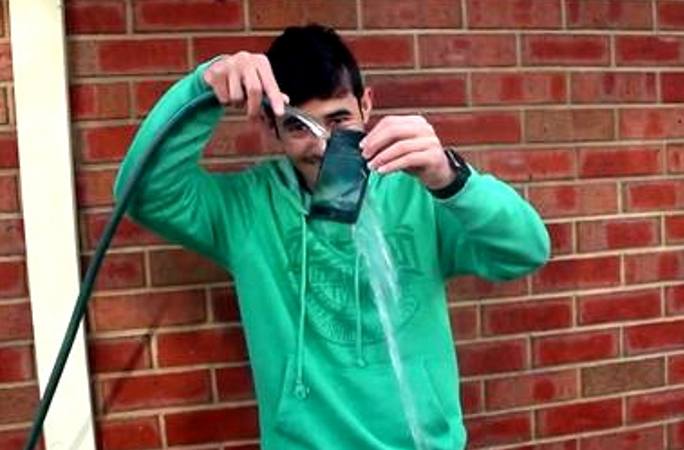 각종 신기한 아이폰7 방수 기능 테스트, 그 결과는?