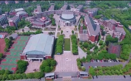 江苏省梁丰高级中学简介概况（建校历史、地址、师资、校训、环境）