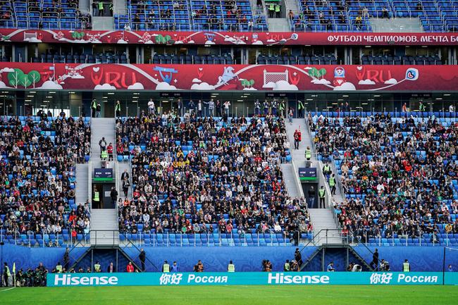 （海信的中俄广告语：“Hisense&nbsp; 你好 Россия”）